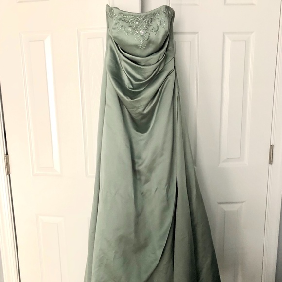 Dress - Picture 1 of 2